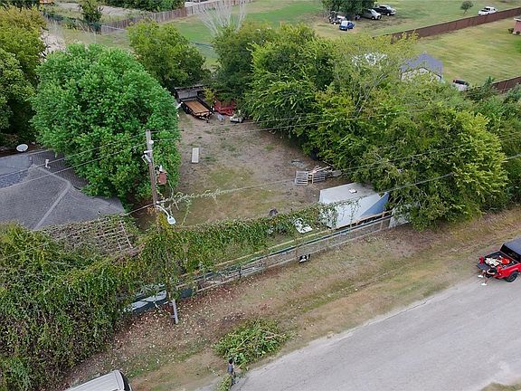 2nd image of 303 Sachnik Dr