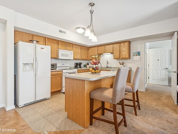 3rd image of 6759 W Forest Preserve Ave APT 411