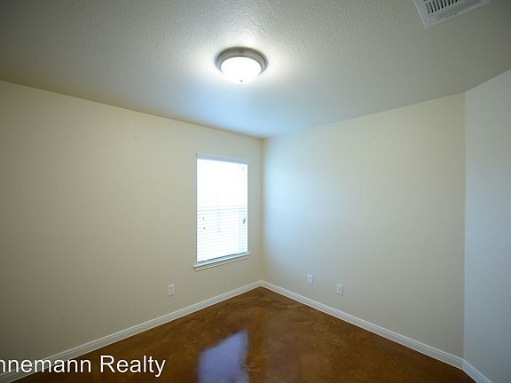 5th image of 4502B Skyflower Ln