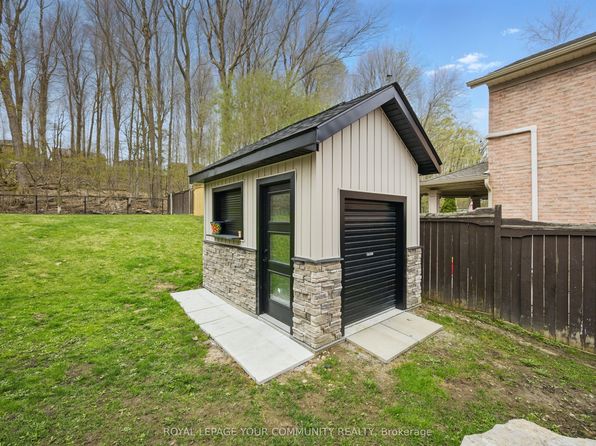 43 Crimson Ridge Rd, Barrie, ON L4N 9S1
