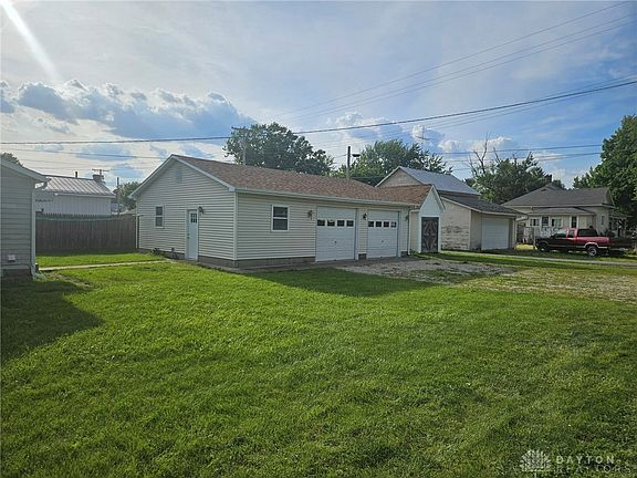 4th image of 400 W High St