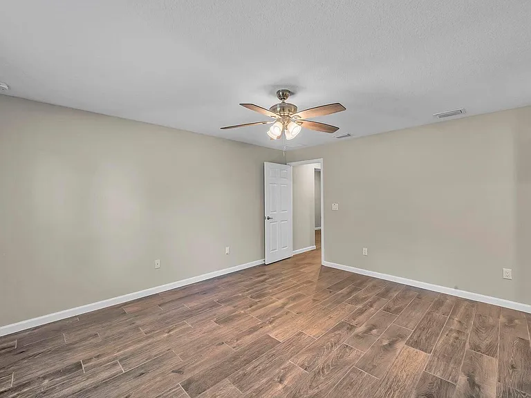 574 NW Bayshore Blvd — Photo 22