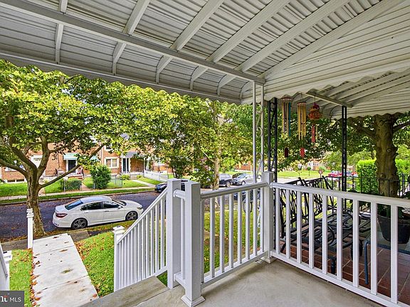 4th image of 827 Saint Dunstans Rd