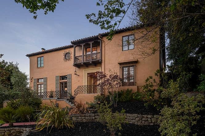 1st image of 471 Parrott Dr