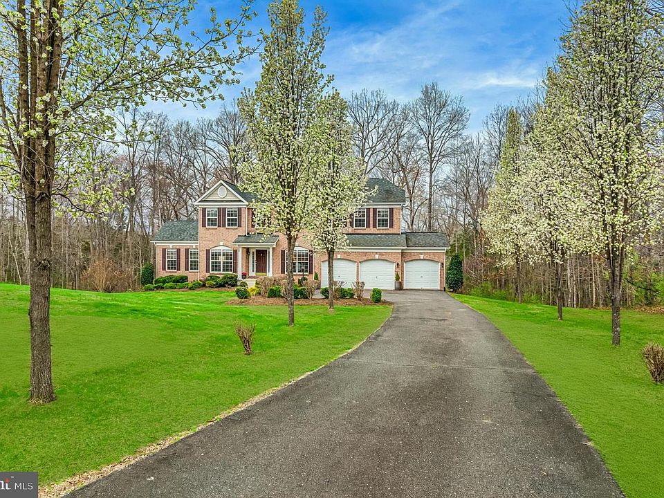 1st image of 10 Decoy Ln