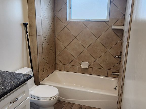 Primary En Suite Bathroom- shower/ tub
