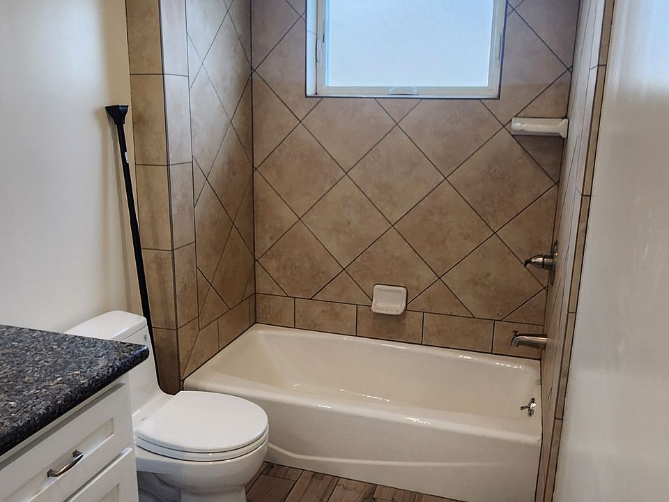 Primary En Suite Bathroom- shower/ tub