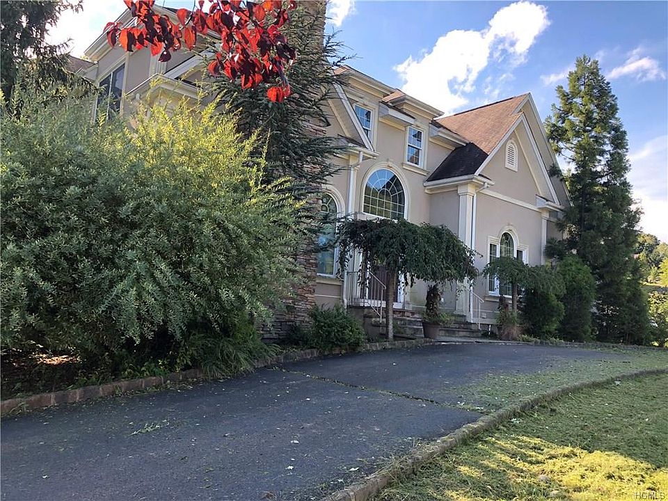 1st image of 2 Beaver Pond Ct