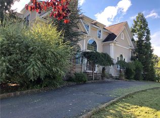 2 Beaver Pond Ct, Stony Pt, NY 10980