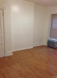 4th image of 218 N Madison St APT 1