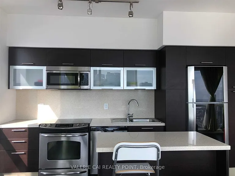 386 Yonge St #3110 — Photo 4