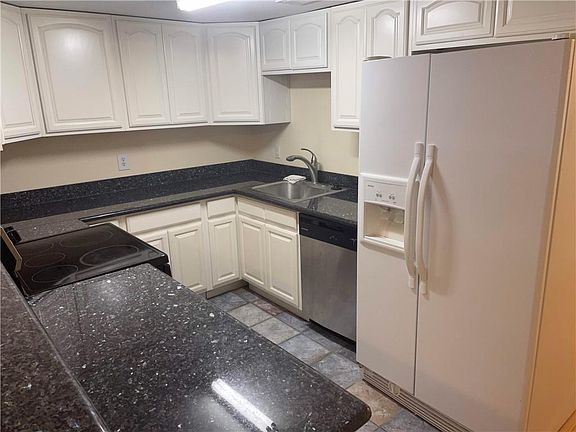 5th image of 248 Cherokee St APT 26