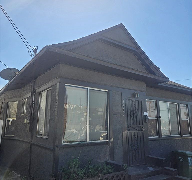 1st image of 3202 Ganahl St