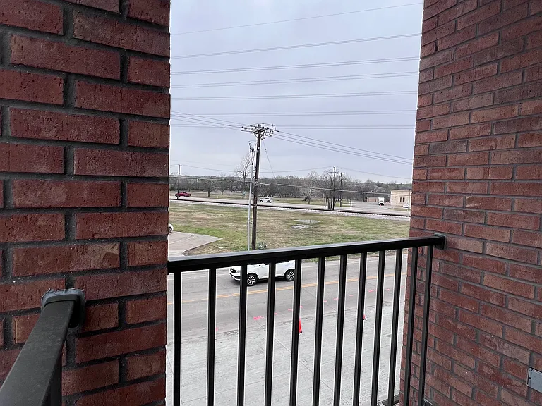 112 E Greenhill Ln #204 — Photo 9