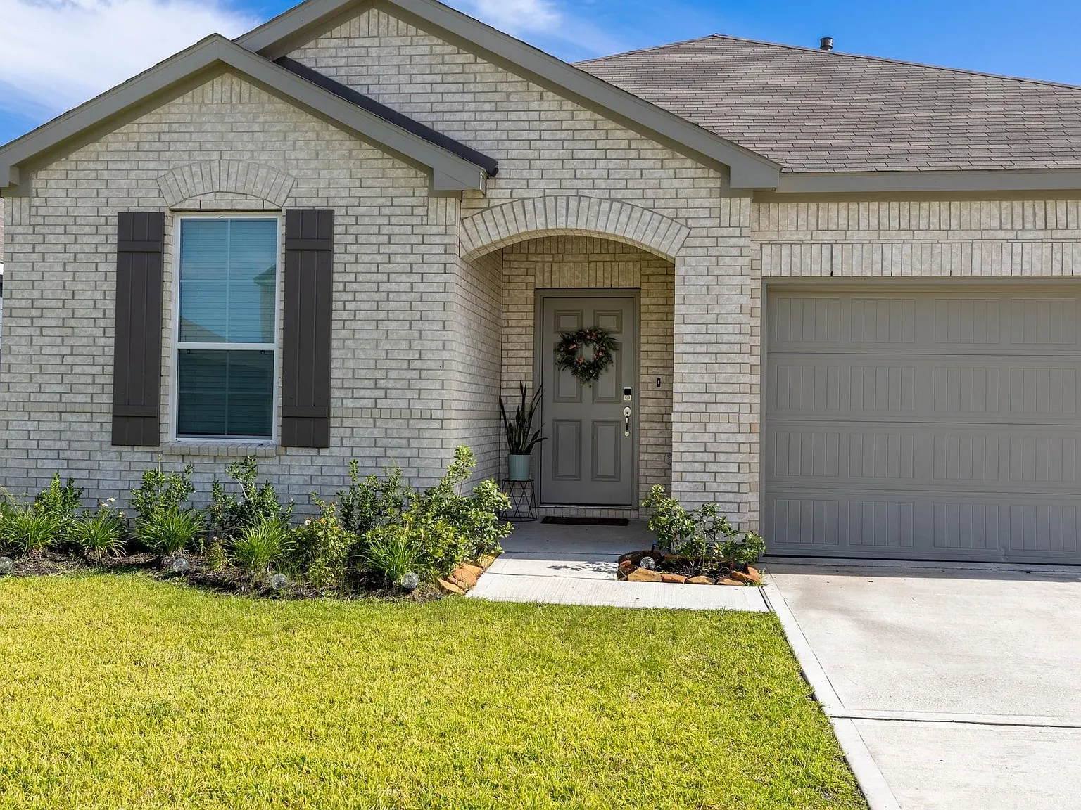 3 bed, 2.0 bath, 1538 sqft, $2,100 — Photo 3