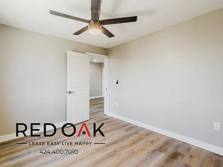 921 W 82nd St #27 — Photo 8