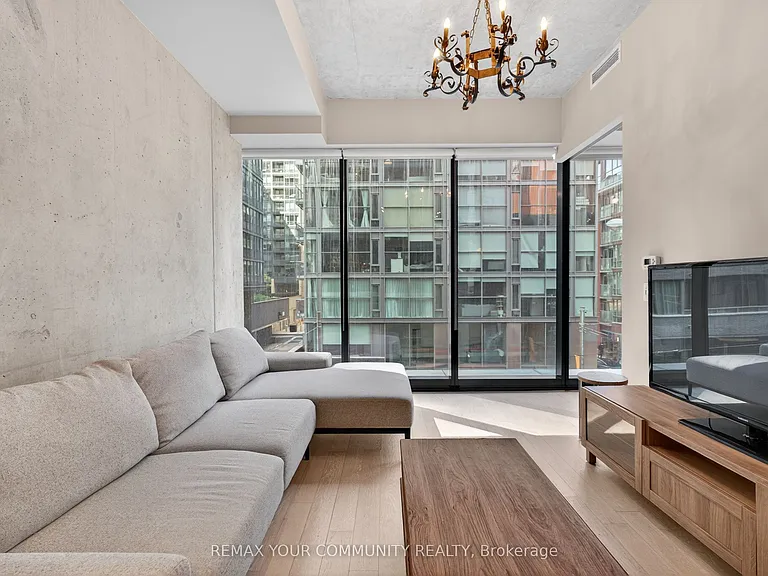 11 Charlotte St #204 — Photo 12