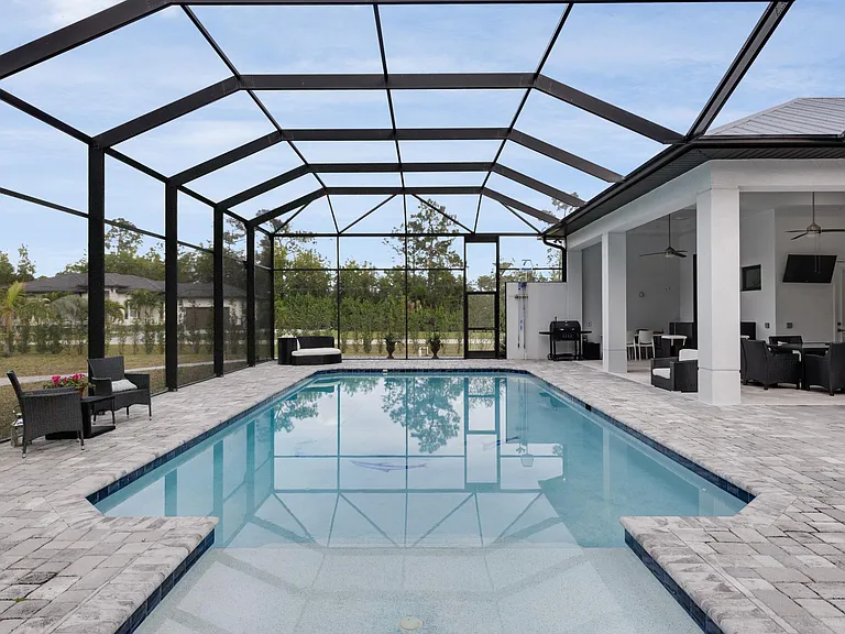6423 Livingston Woods Ln — Photo 14