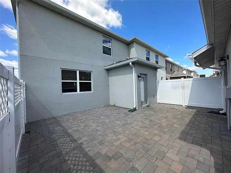 2911 Addison Blvd — Photo 4