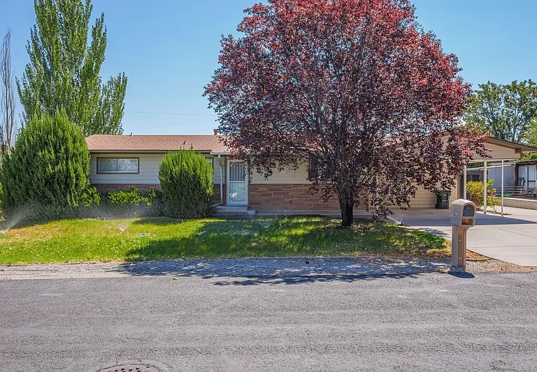 718 Brassie Dr — Photo 1