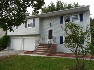 4 Beechwood Ct, Hazlet, NJ 07730