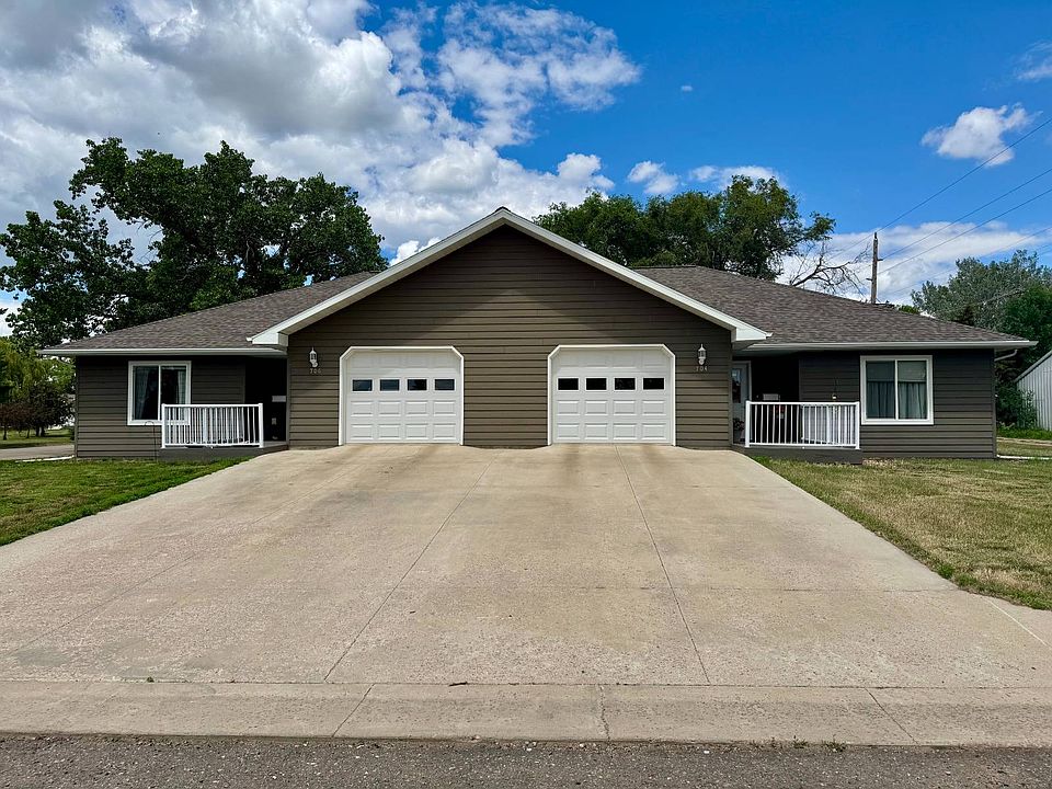 1st image of 704 4th Ave W