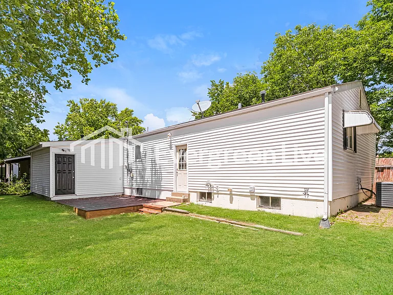 930 Lexington Park — Photo 15