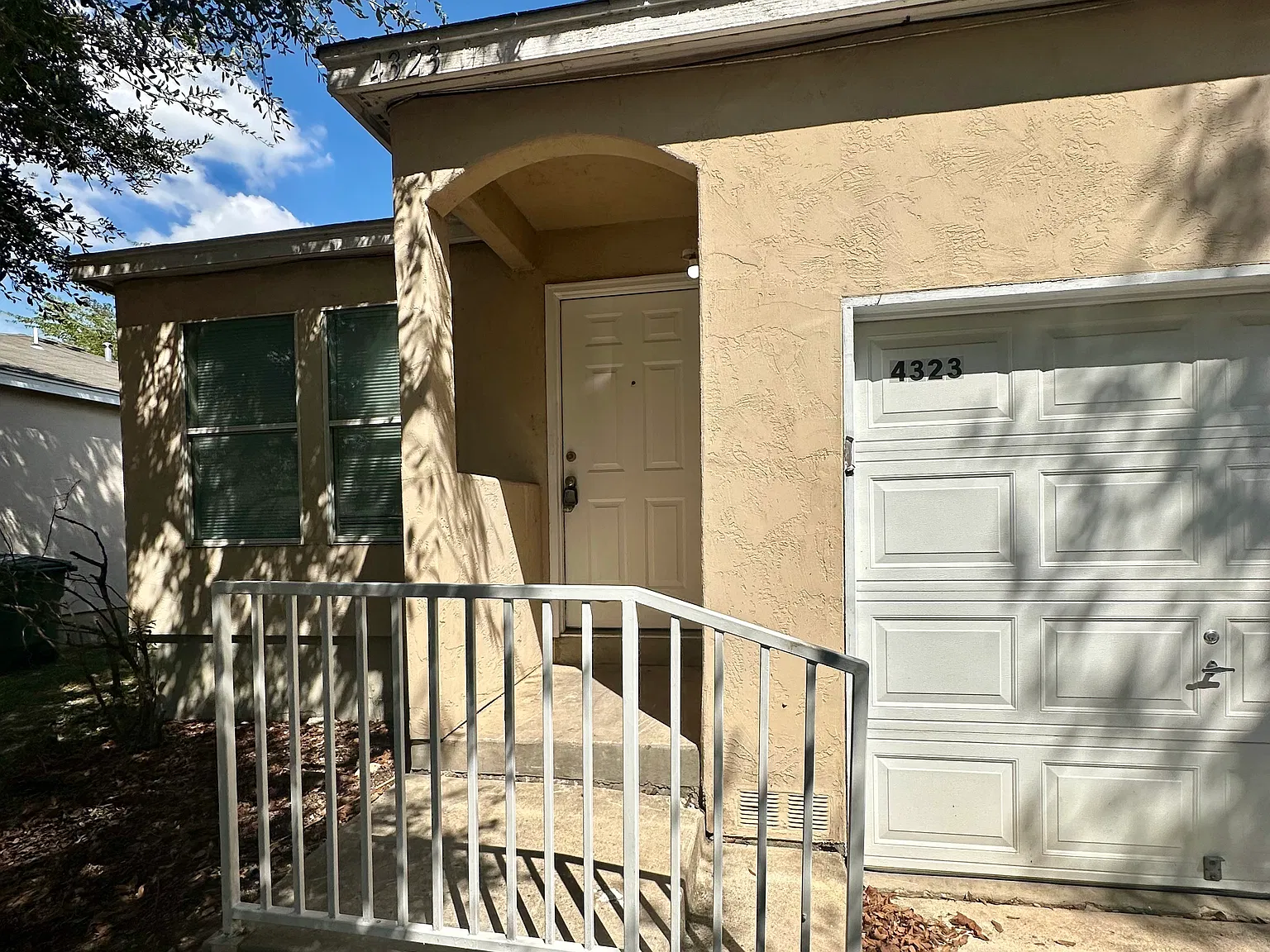 2 bed, 1100 sqft, $1,200 — Photo 1