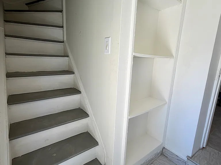 Cedar Ave — Photo 9