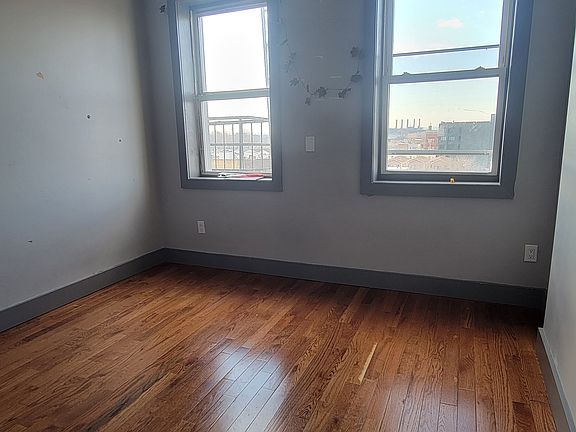 4th image of 39 Van Wagenen Ave #4R