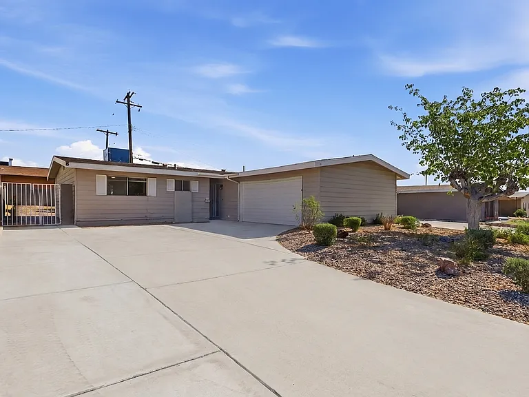 6452 Bristol Way — Photo 2