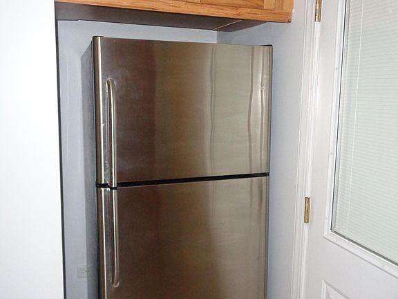 2nd image of 1142 W Wellington Ave APT 2