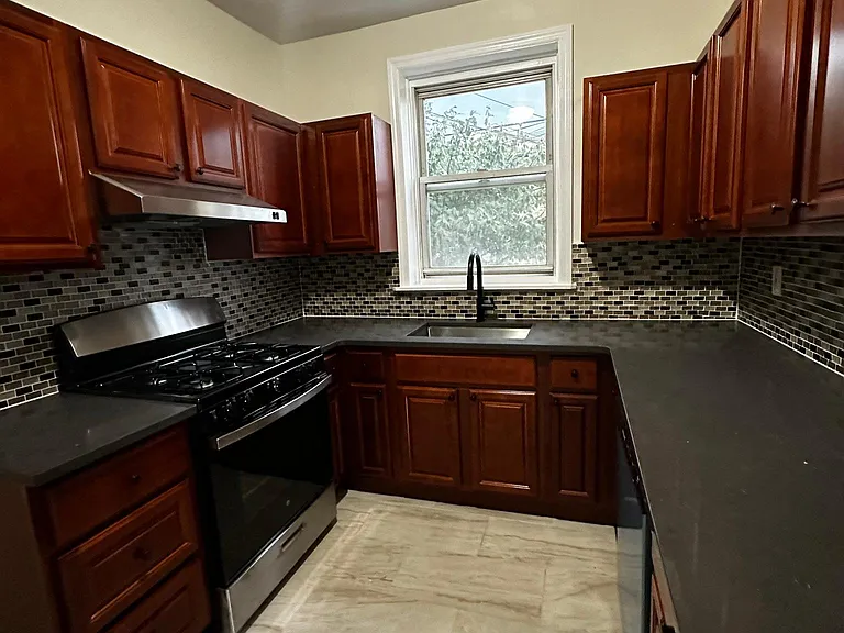164 McAdoo Ave #2 — Photo 6