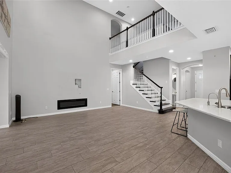 8016 Marbella Creek Ave — Photo 6
