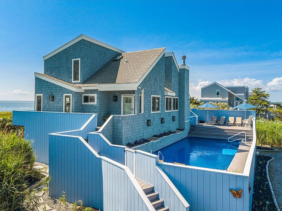 1st image of 556 Dune Rd