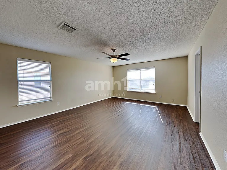 1706 Santa Fe Trl — Photo 11