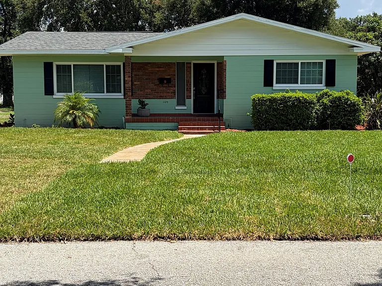 1109 W Plymouth St — Photo 1