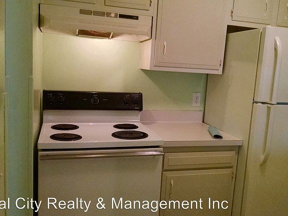 2nd image of 410 S 1st St E