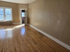 5732 W Rogers St, Milwaukee, WI