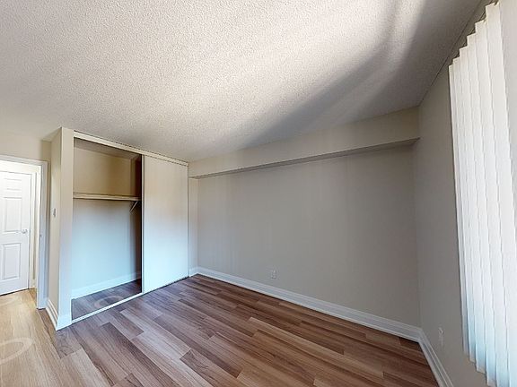 Bedroom with Clauset