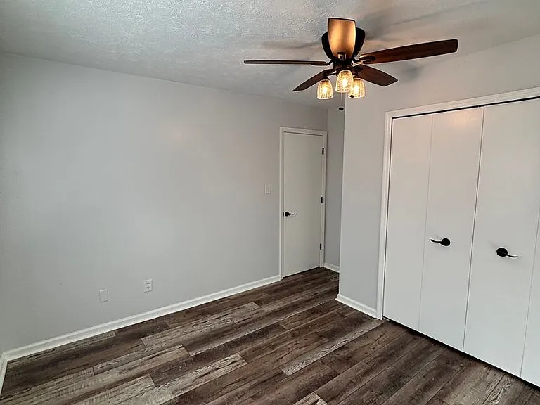 7800 Branford Ct — Photo 10