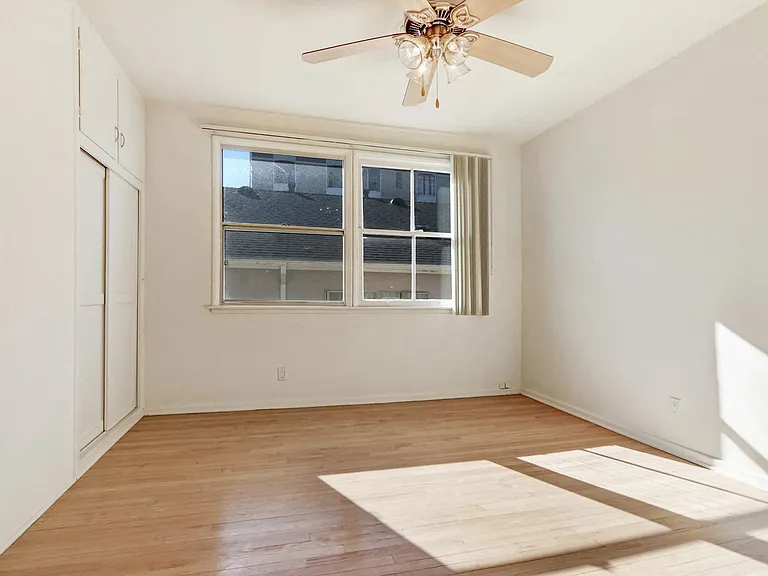 Hayworth Avenue Apartments — Photo 33