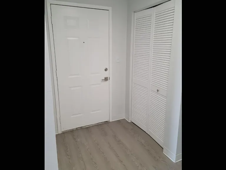 Kent Riviera Apartments — Photo 14