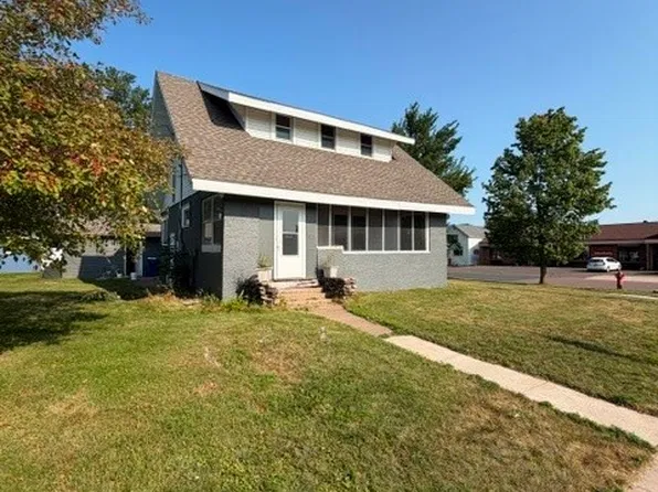 121 N River St, Spooner, WI 54801