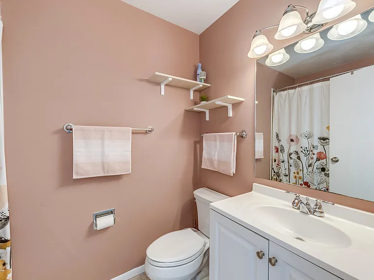 242 Harvest Ct — Photo 11