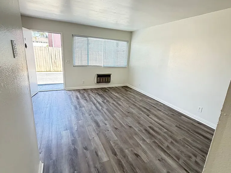 7525 Pacific Ave — Photo 3