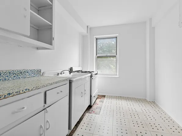 500 Grand Street C1D image 6 of 7