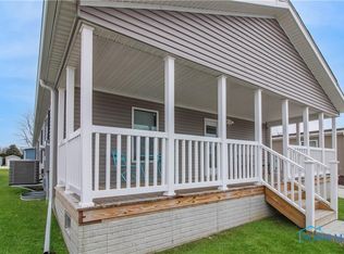 1609 N Coldwater Crossing Rd, Lakeside Marblehead, OH 43440