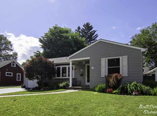 44 Maple St, Crystal Lake, IL 60014