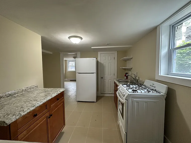 340 Townsend St — Photo 2